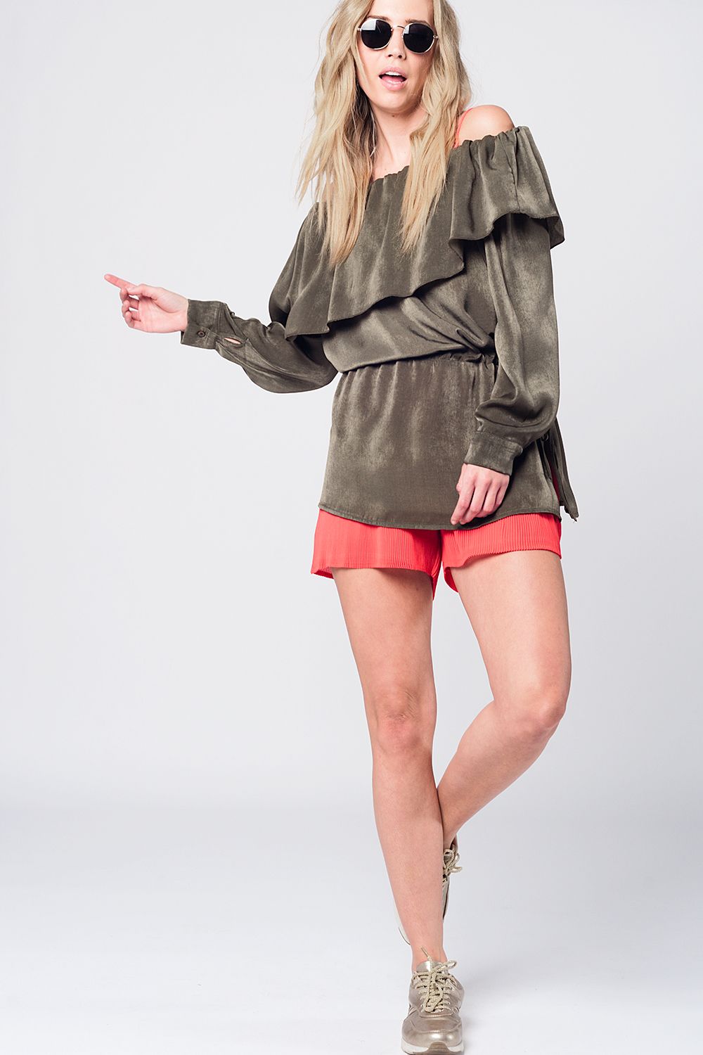 Blusa suave kaki con volante Q2