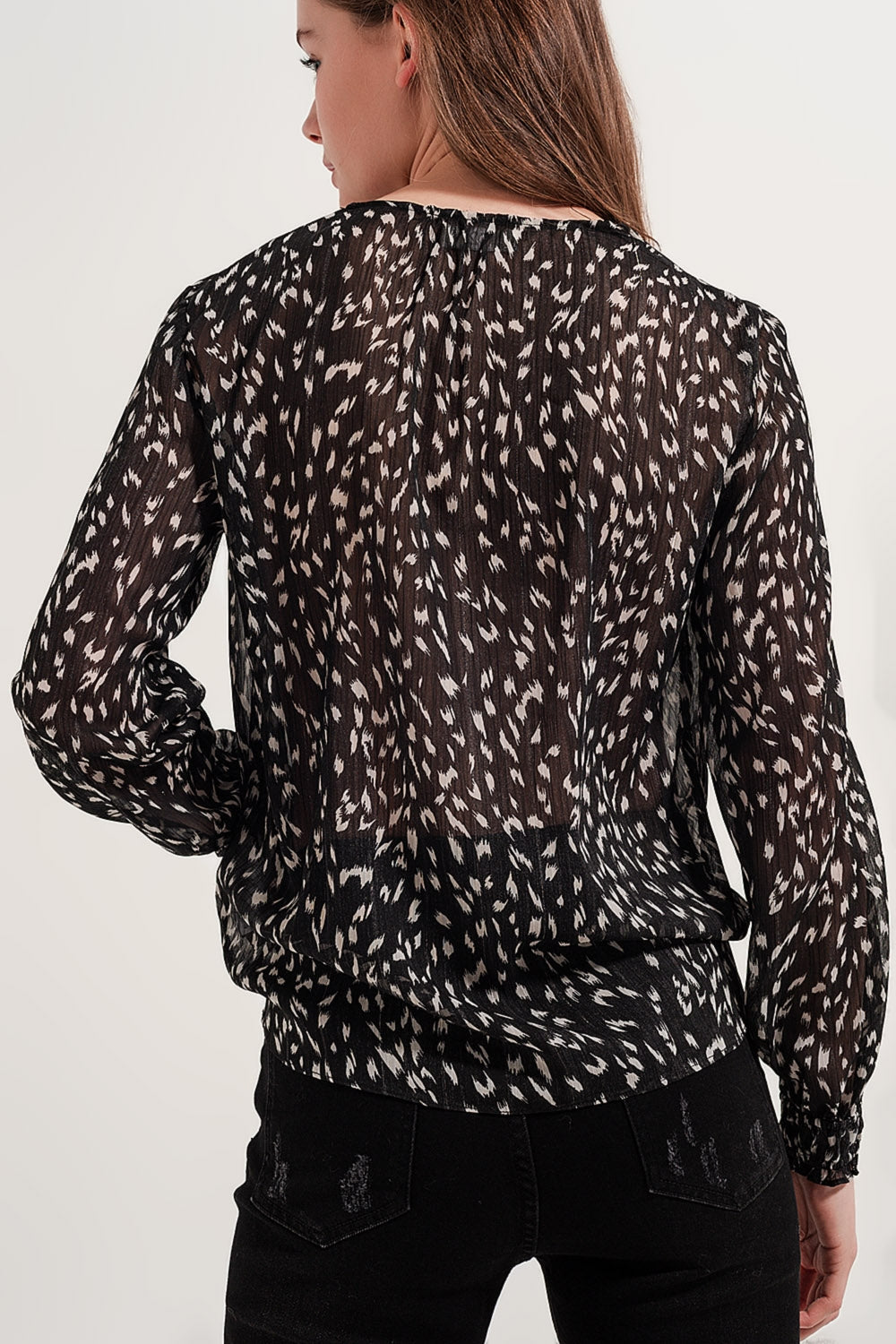Blusa transparente de manga larga con estampado Q2