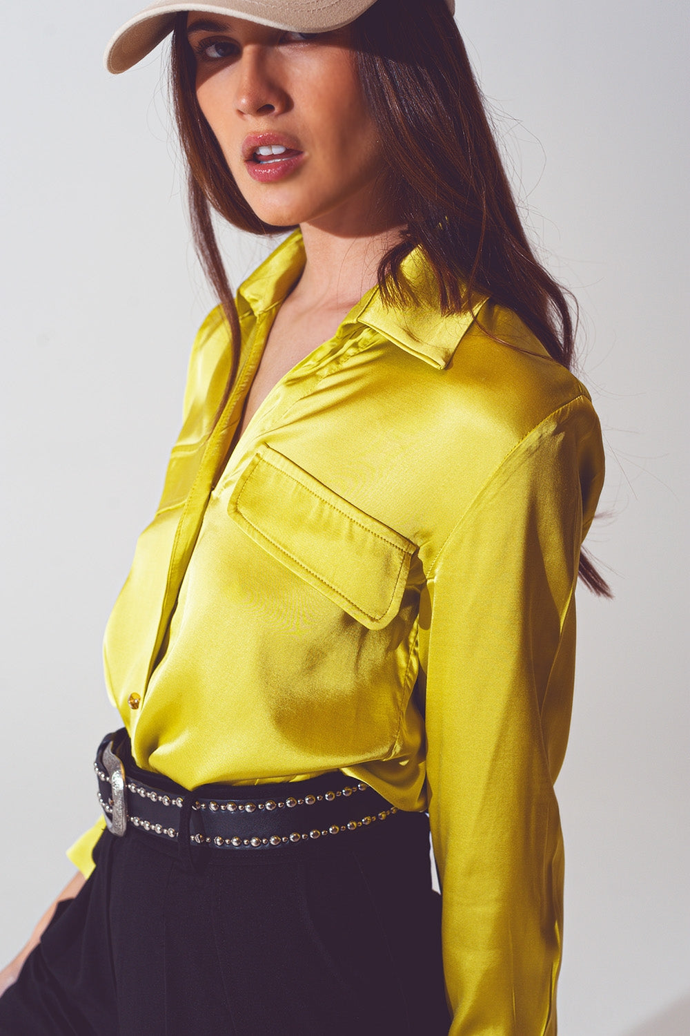 Blusa verde lima de saten Q2