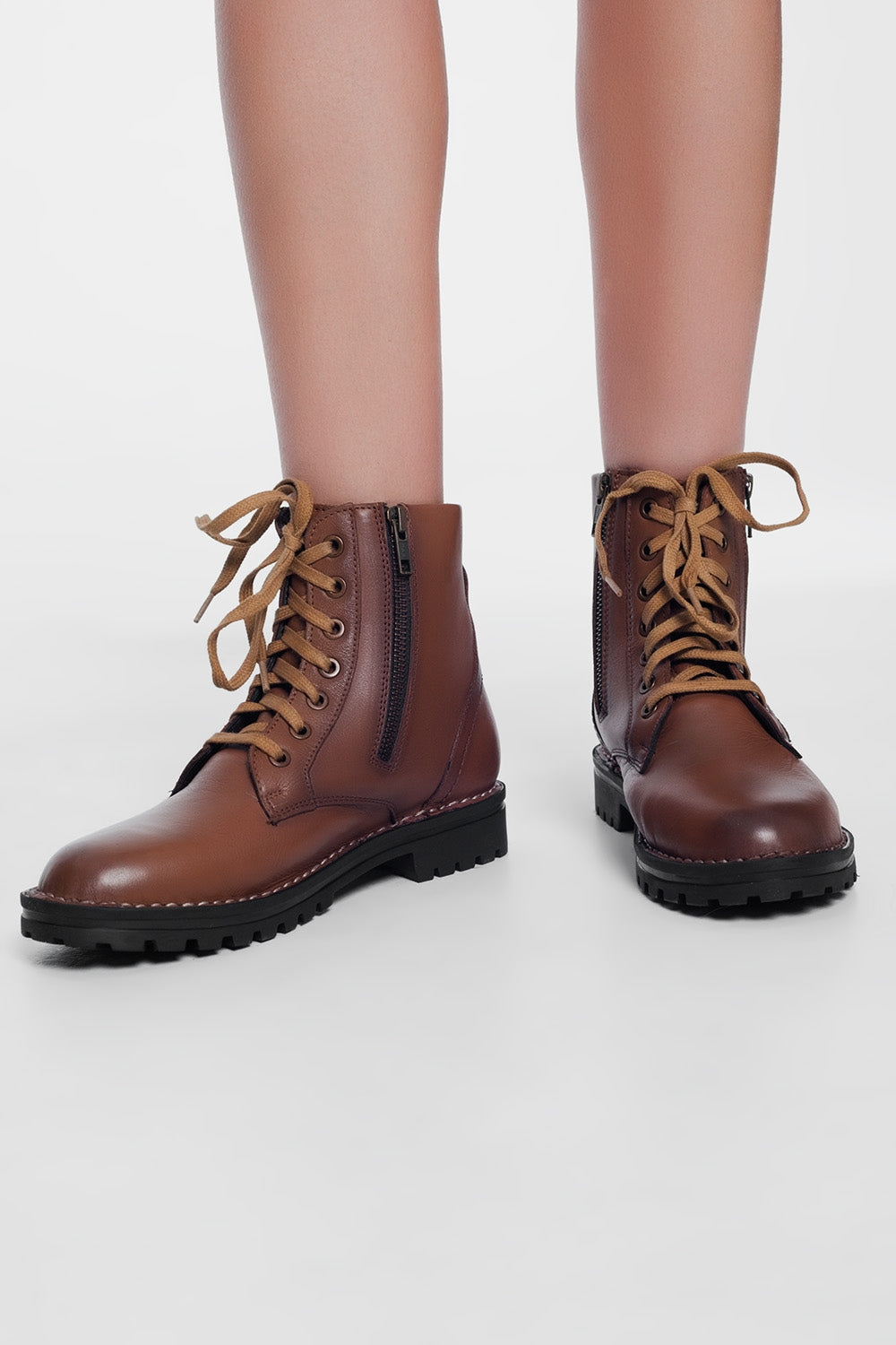Botas militares gruesas de cuero en marron Q2