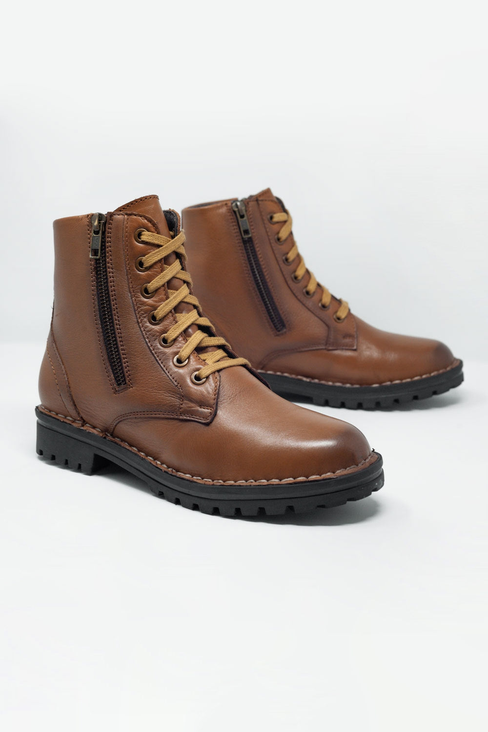 Botas militares gruesas de cuero en marron Q2