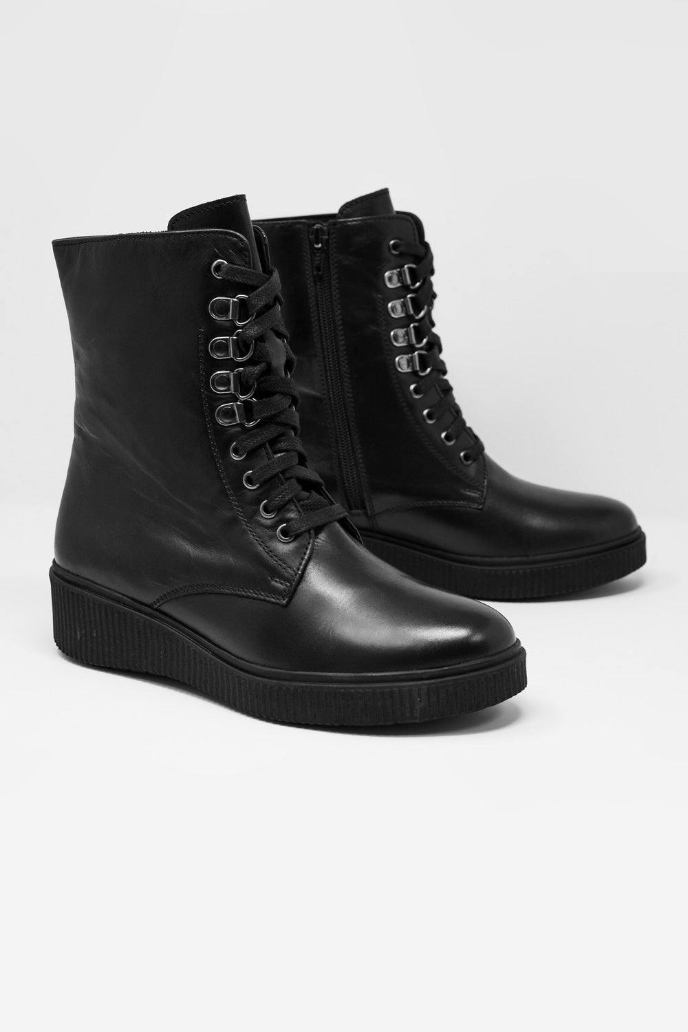 Botas negras con cordones Q2