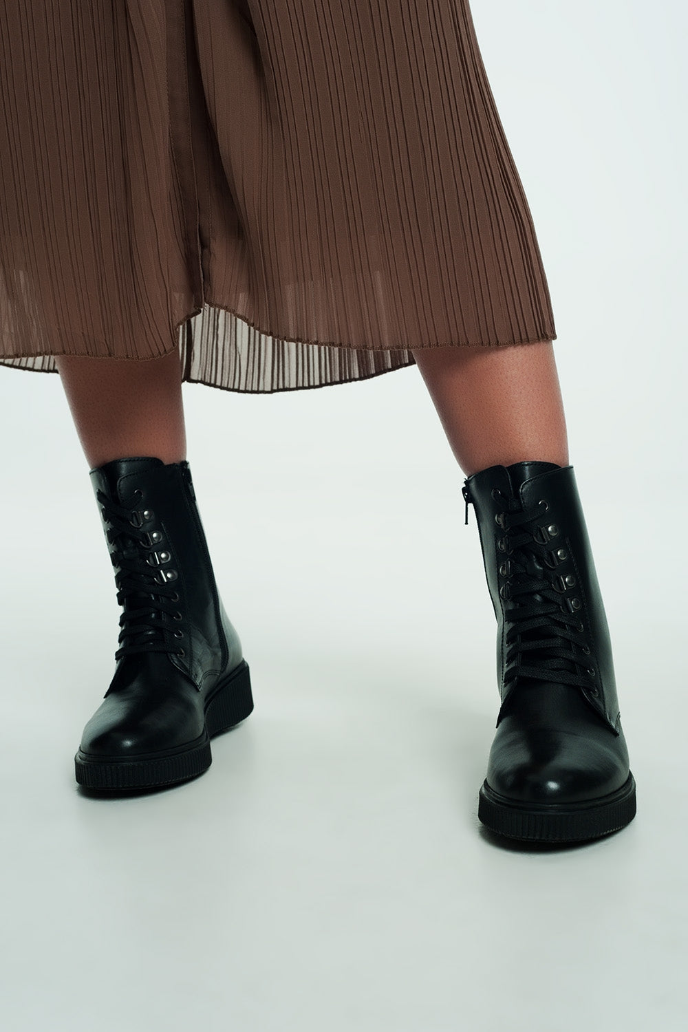Botas negras con cordones Q2