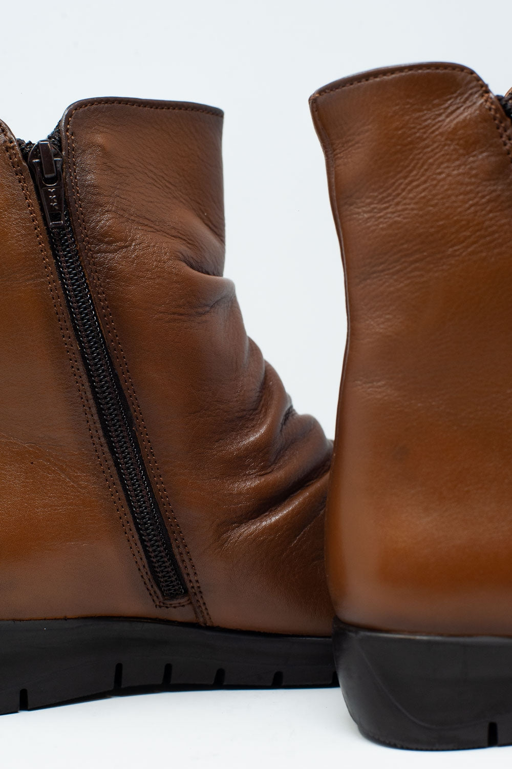 Botines planos de cuero en marron Q2