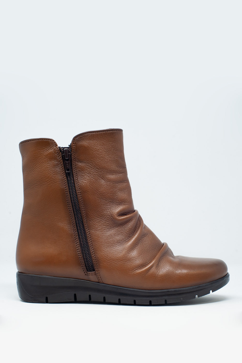 Botines planos de cuero en marron Q2