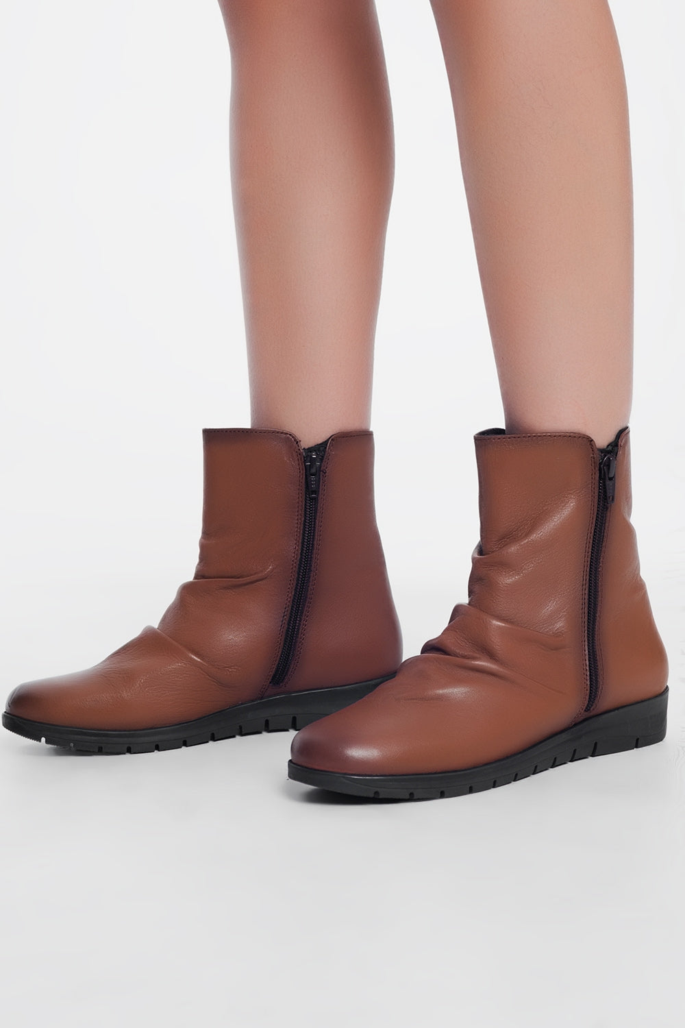 Botines planos de cuero en marron Q2