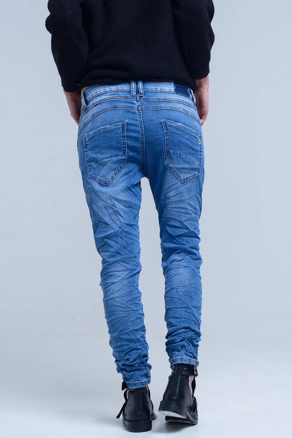 Boyfriend jean con detalle de bolsillo con cremallera Q2