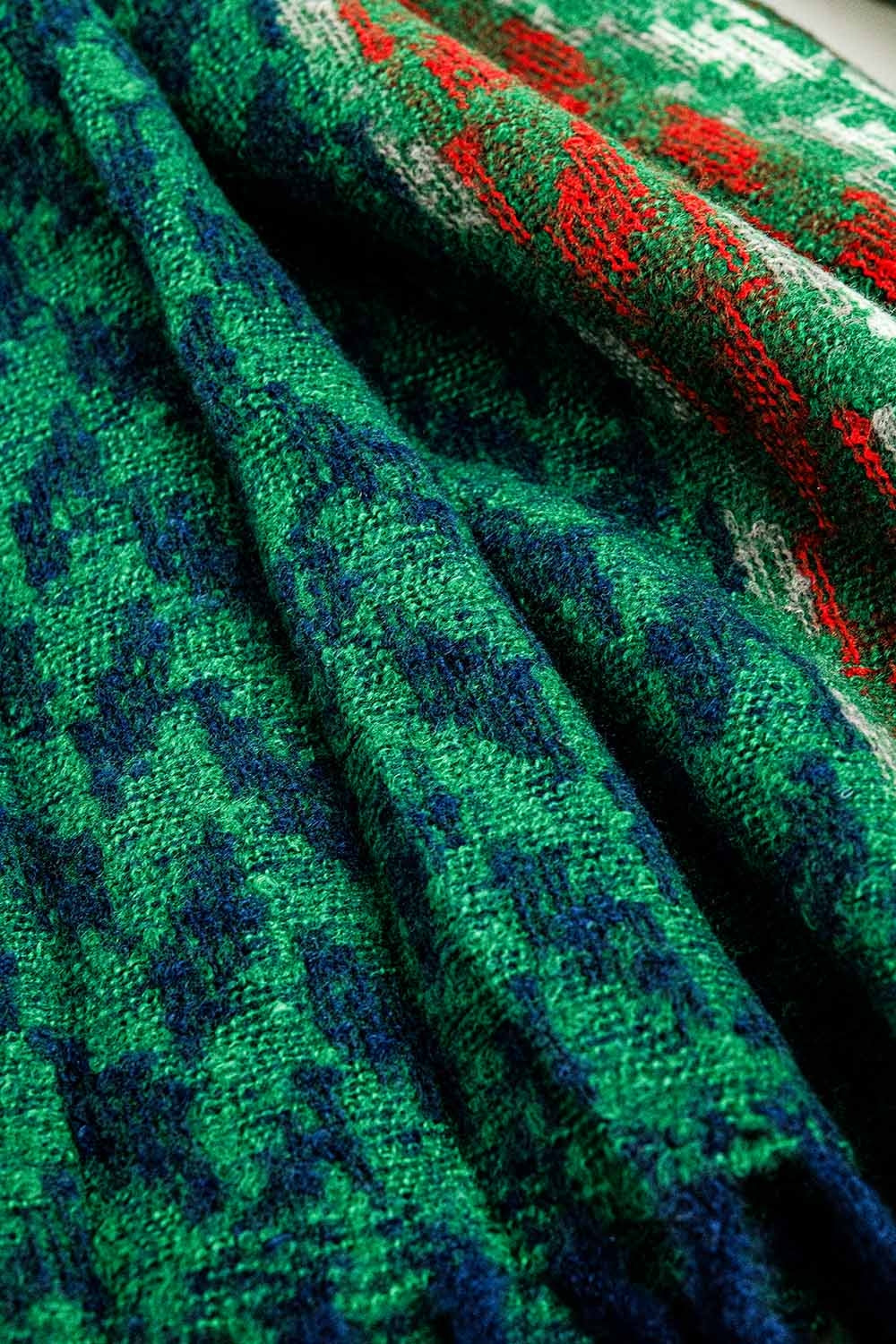 Bufanda de diseño pata de gallo en verde y rojo Q2