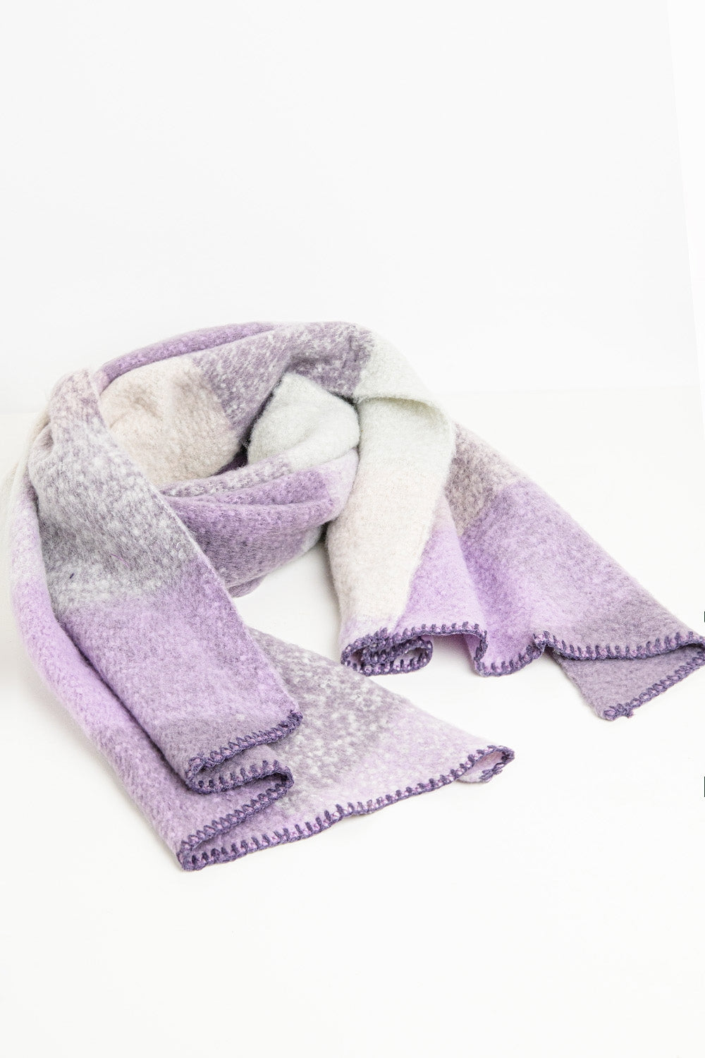 Bufanda en beige y morado Q2