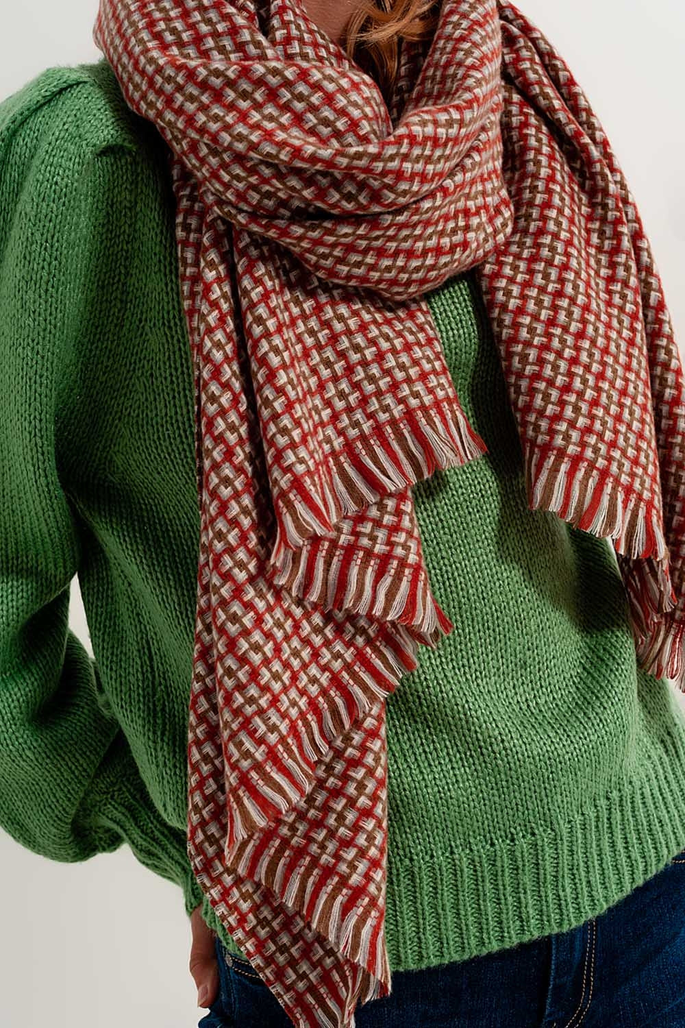 Bufanda rojo intenso supersuave estampado geometrico Q2