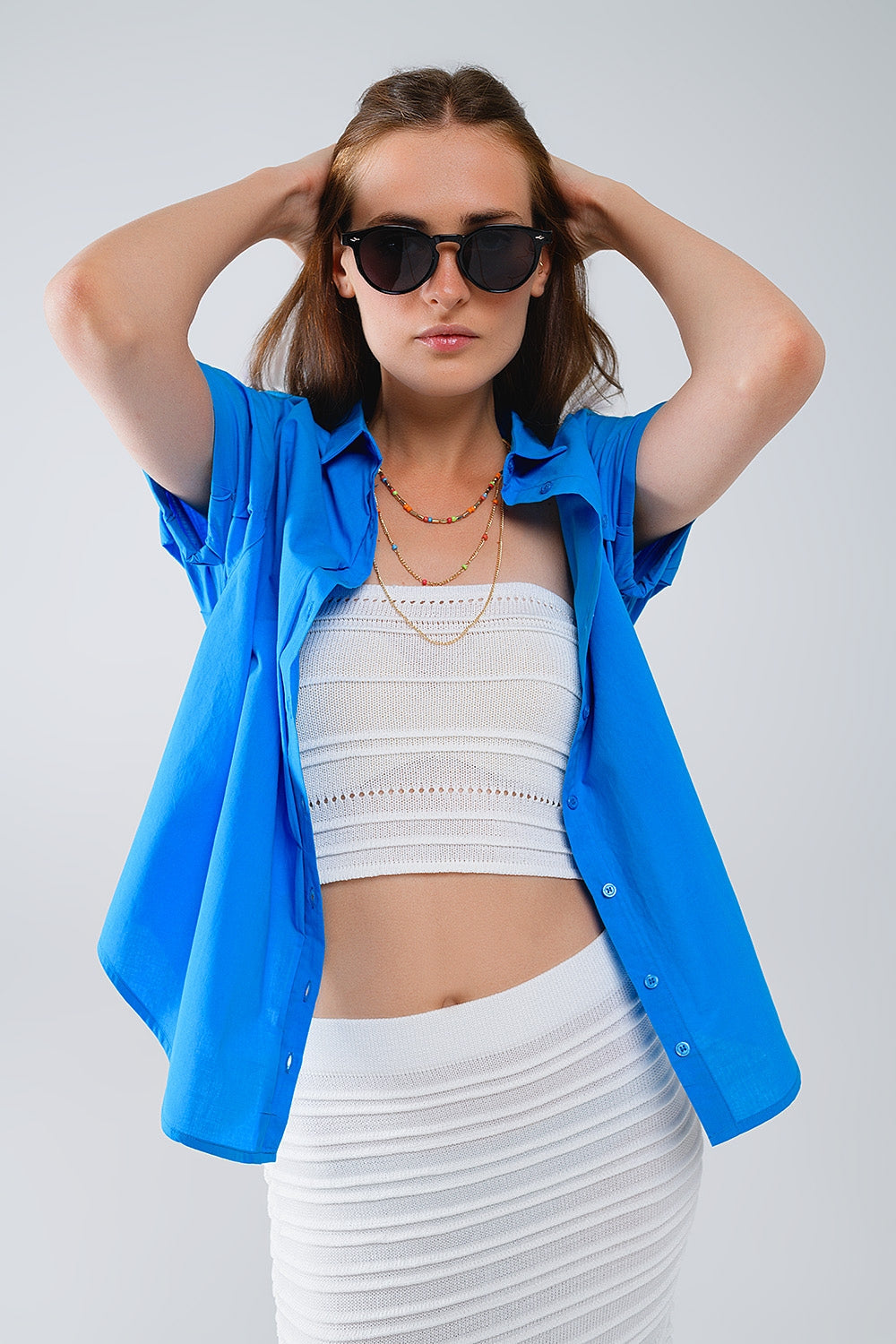 Camisa abotonada de manga corta en azul Q2