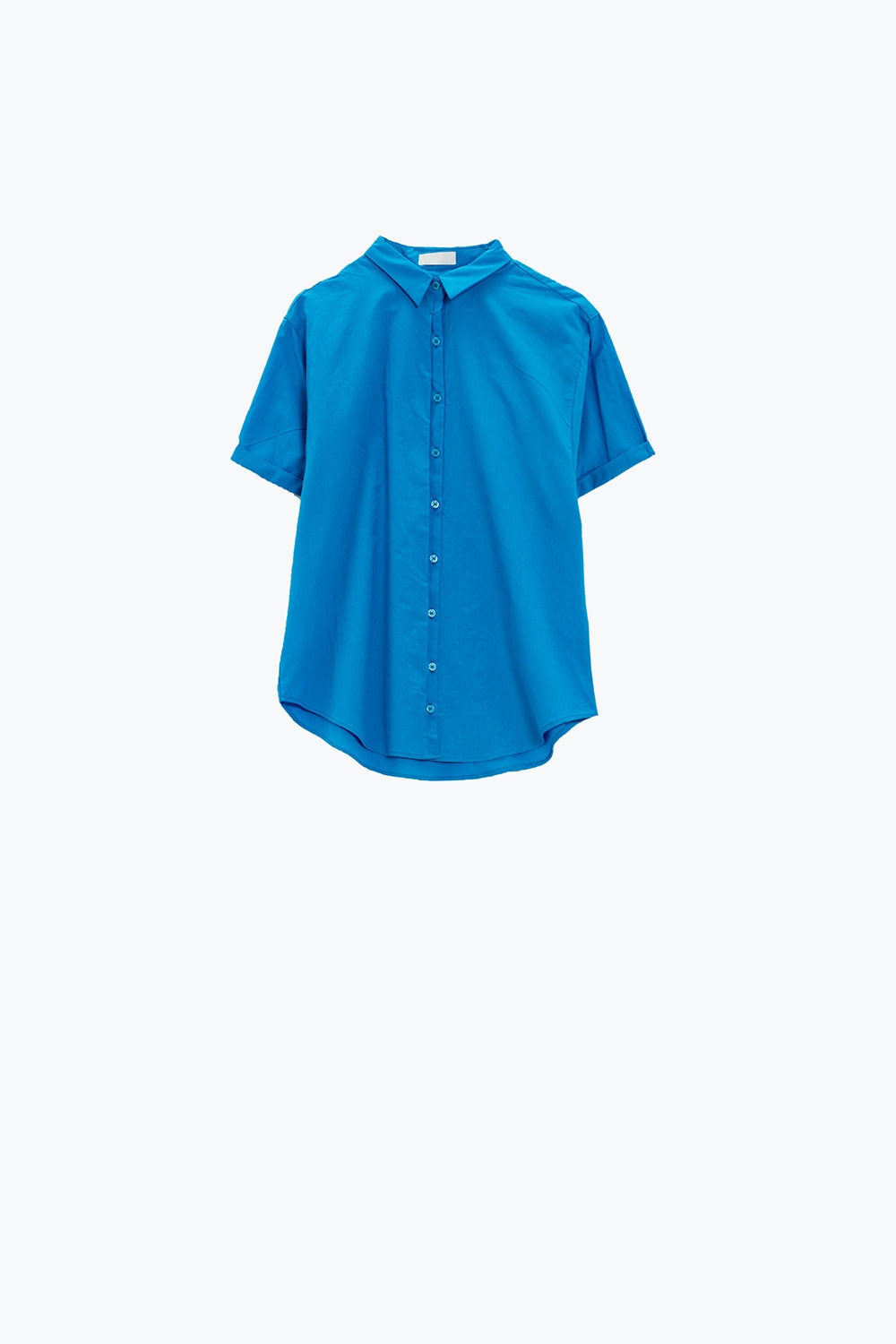 Camisa abotonada de manga corta en azul Q2