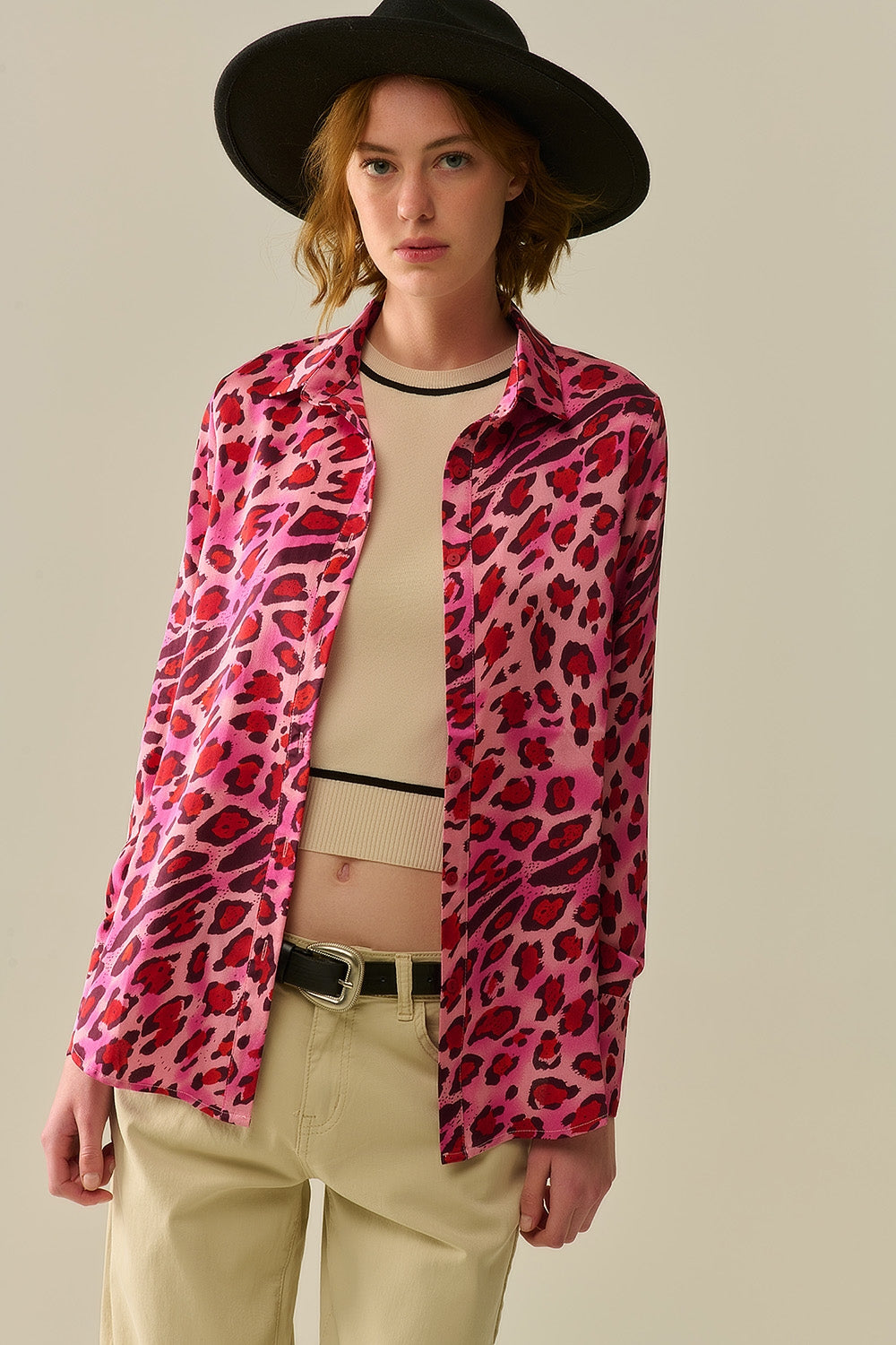 Camisa Abotonada en Estampado de Leopardo Fucsia Q2