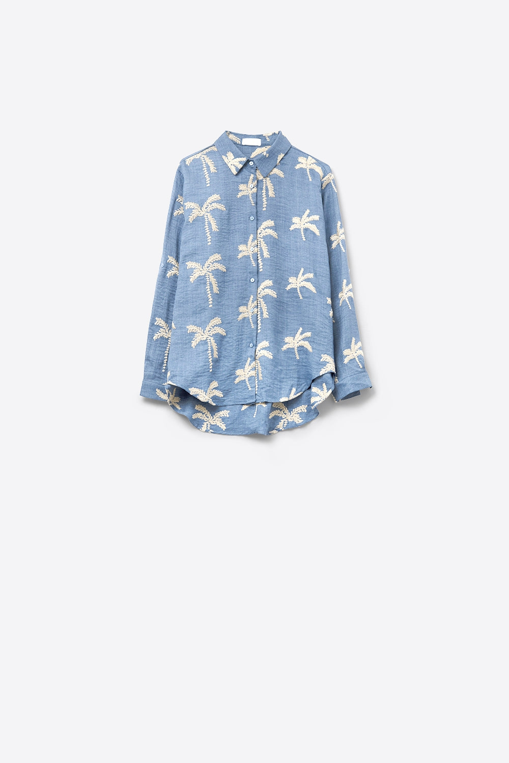 Camisa azul con bordado de palmeras beige Q2