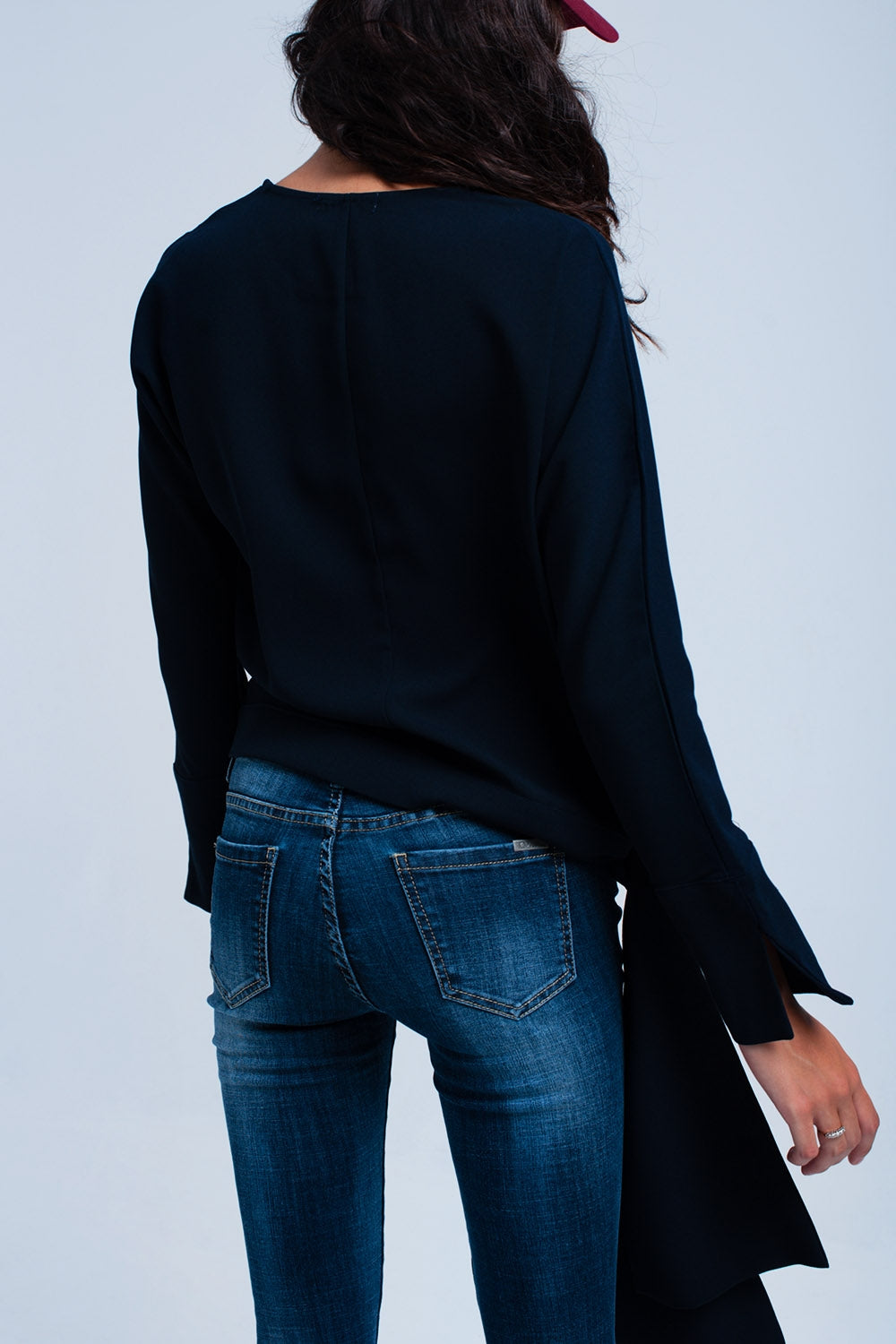 Camisa azul con lazo en el lateral Q2