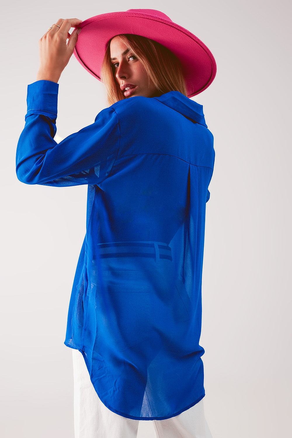 Camisa azul de chifón transparente Q2