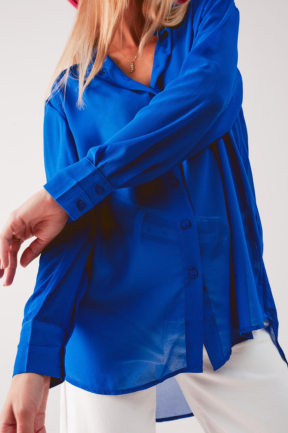 Camisa azul de chifón transparente Q2