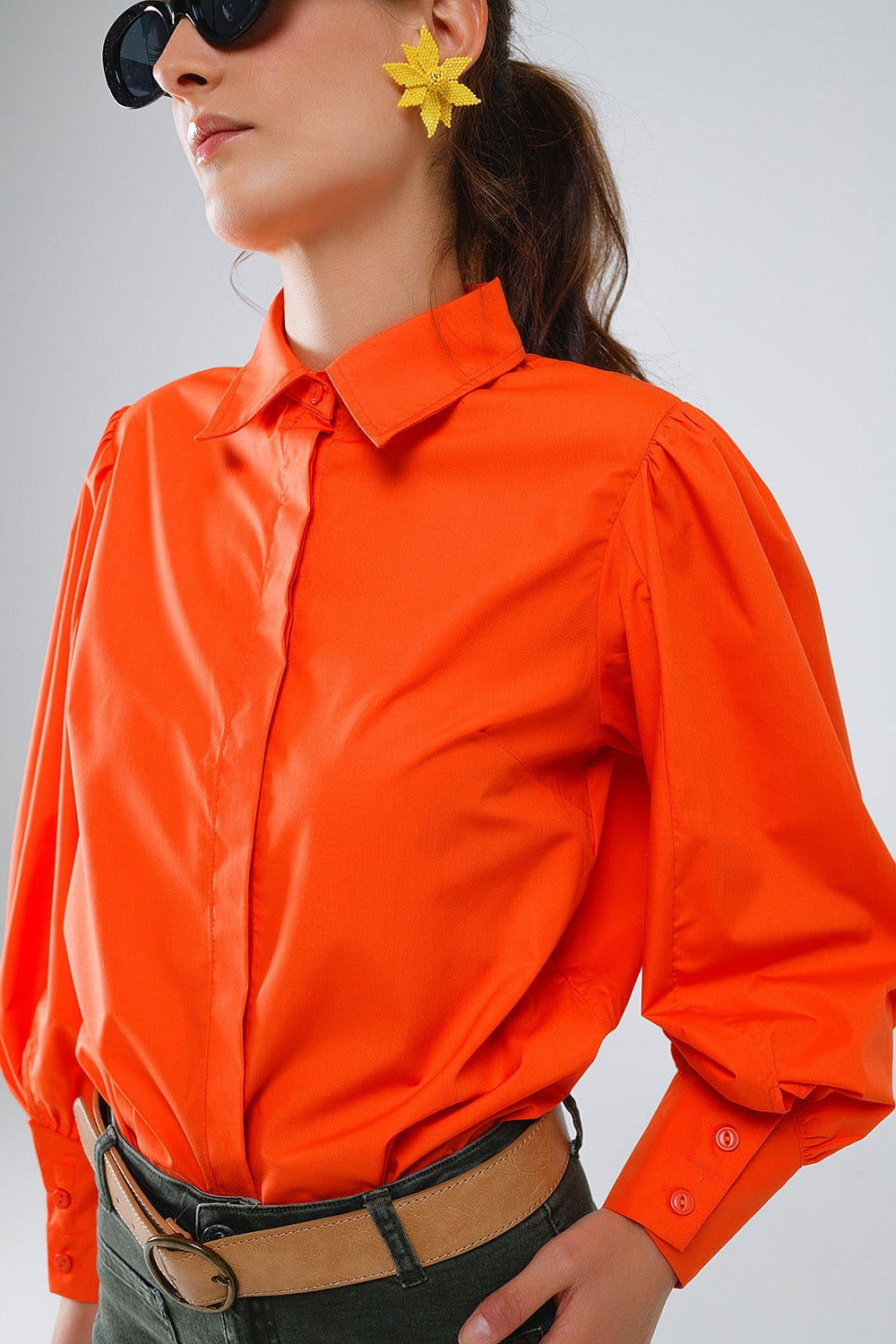 Camisa básica de popelín naranja con mangas largas globo Q2