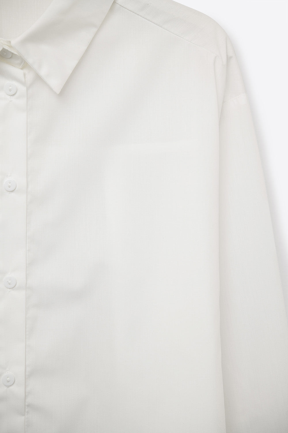camisa blanca de popelina con puños extra anchos Q2