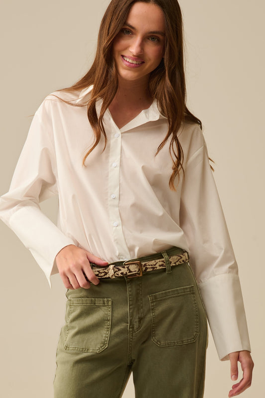 Q2 camisa blanca de popelina con puños extra anchos