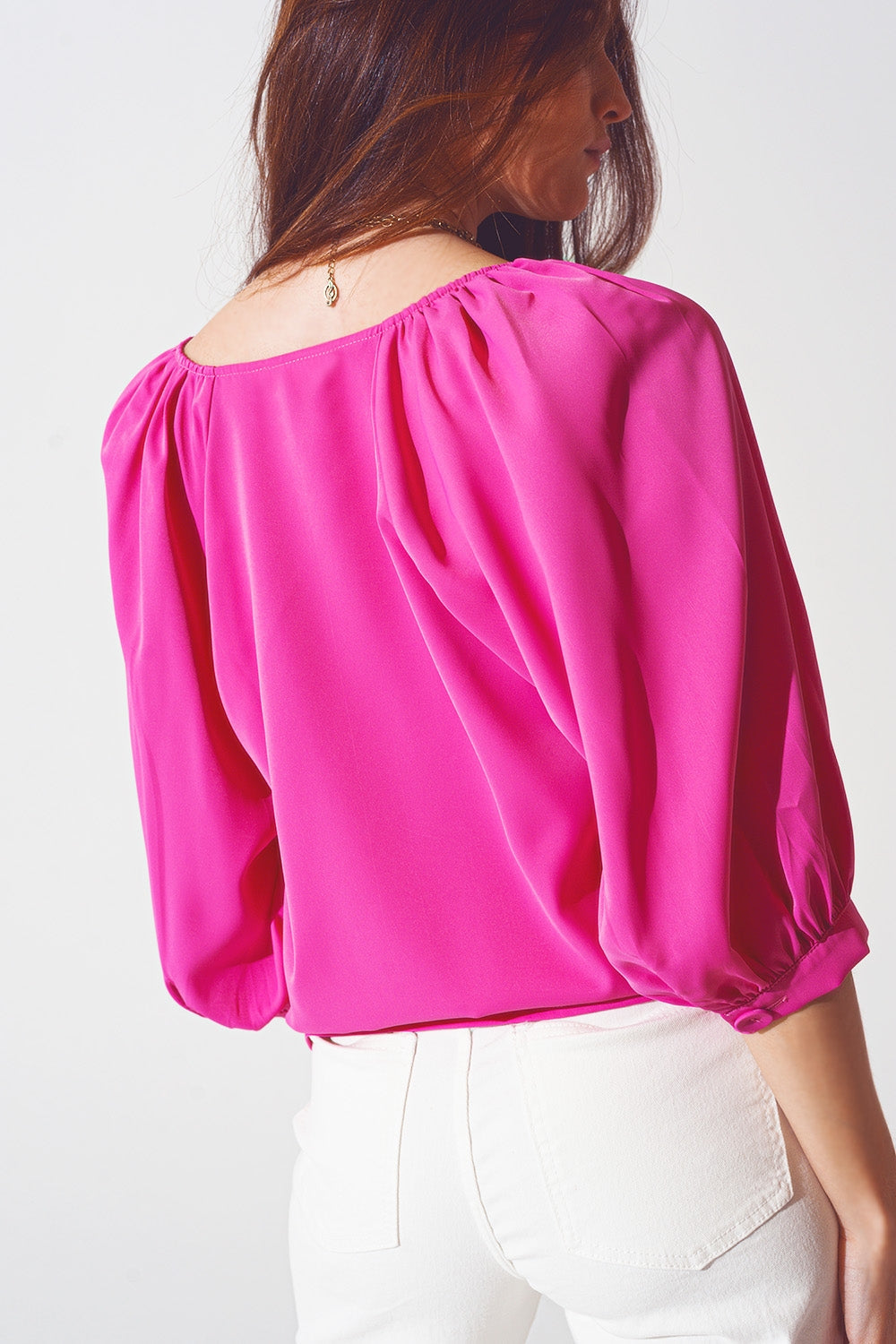 Camisa color fucsia abotonada con parte delantera de satén Q2