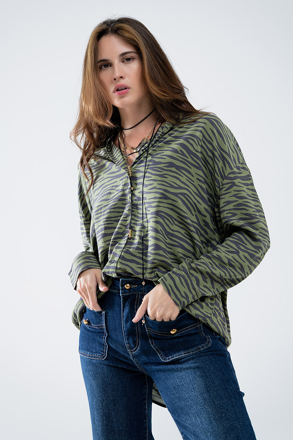 Camisa con estampado de cebra en verde Q2
