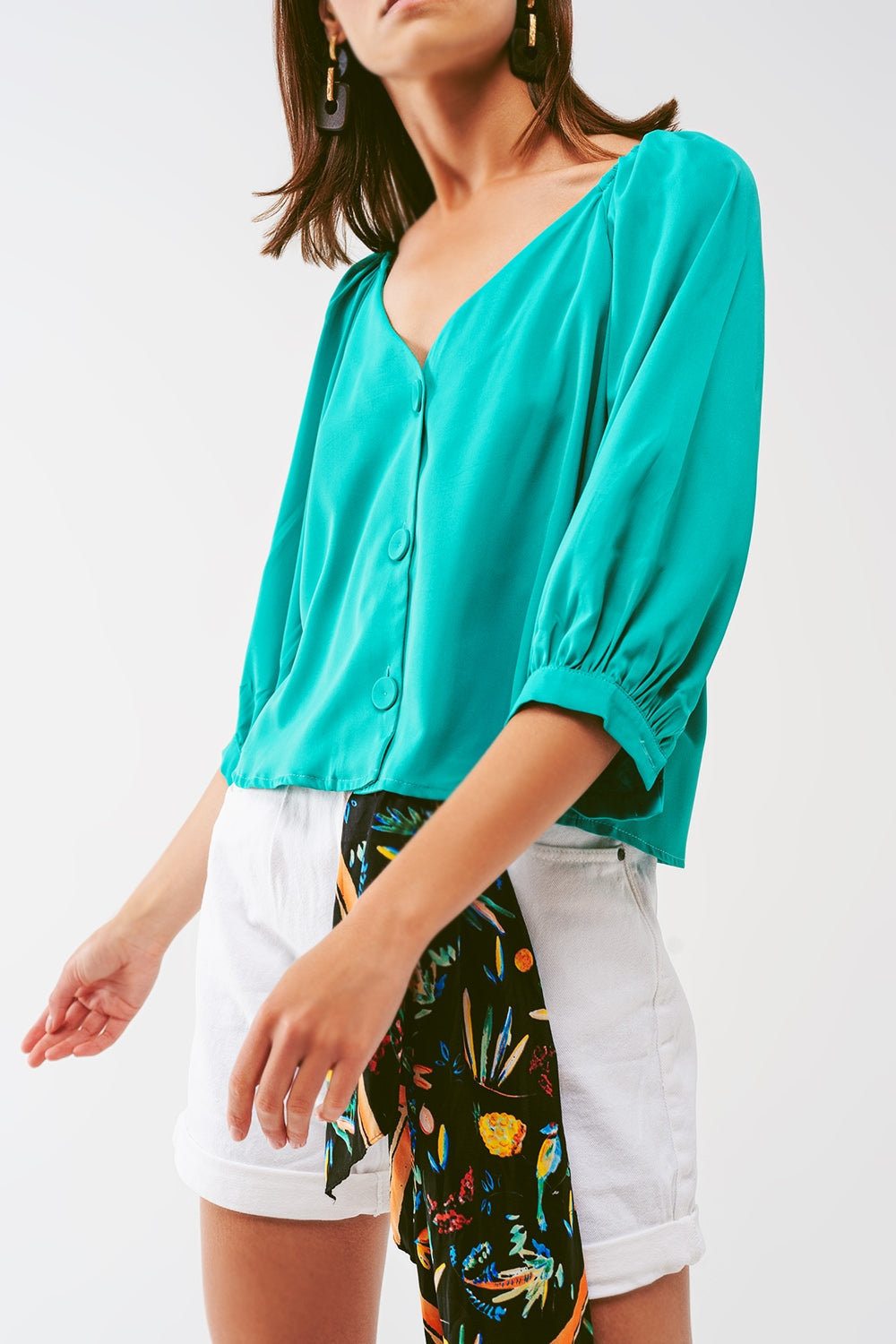 Camisa corta con botones en verde Q2