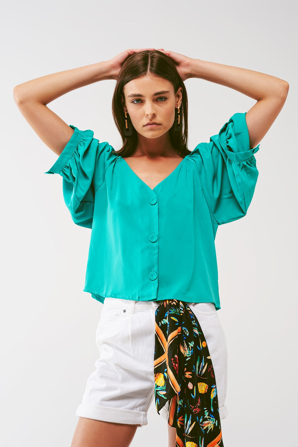 Camisa corta con botones en verde Q2