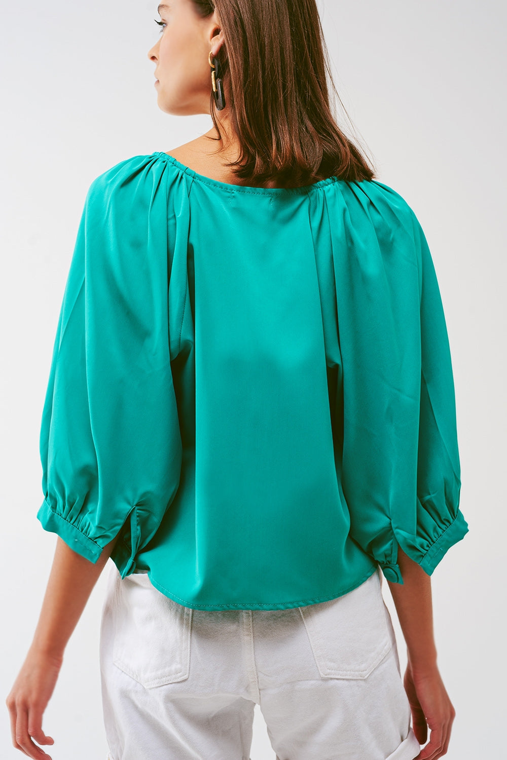 Camisa corta con botones en verde Q2