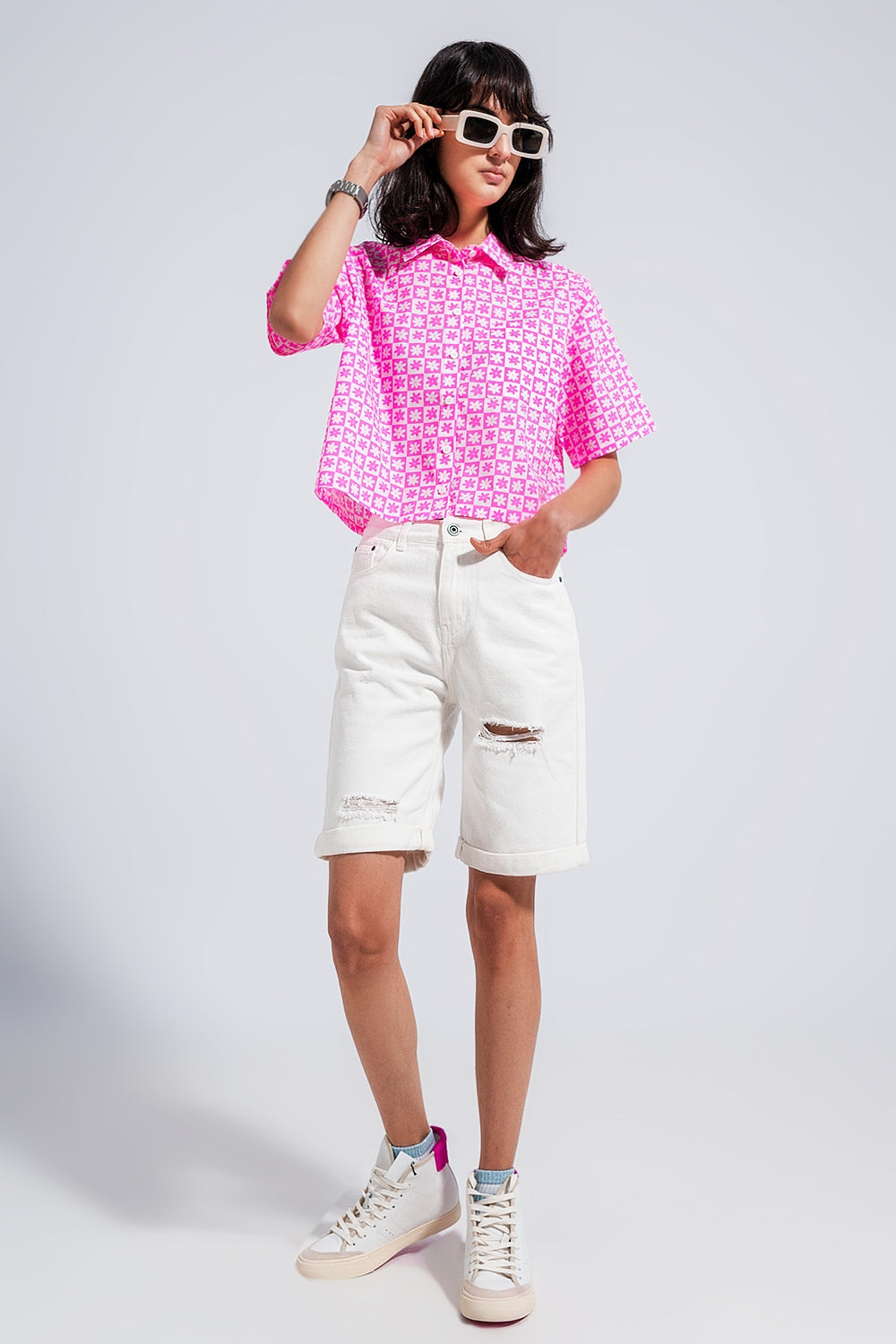 Camisa corta rosa con botones estilo años 90 Q2