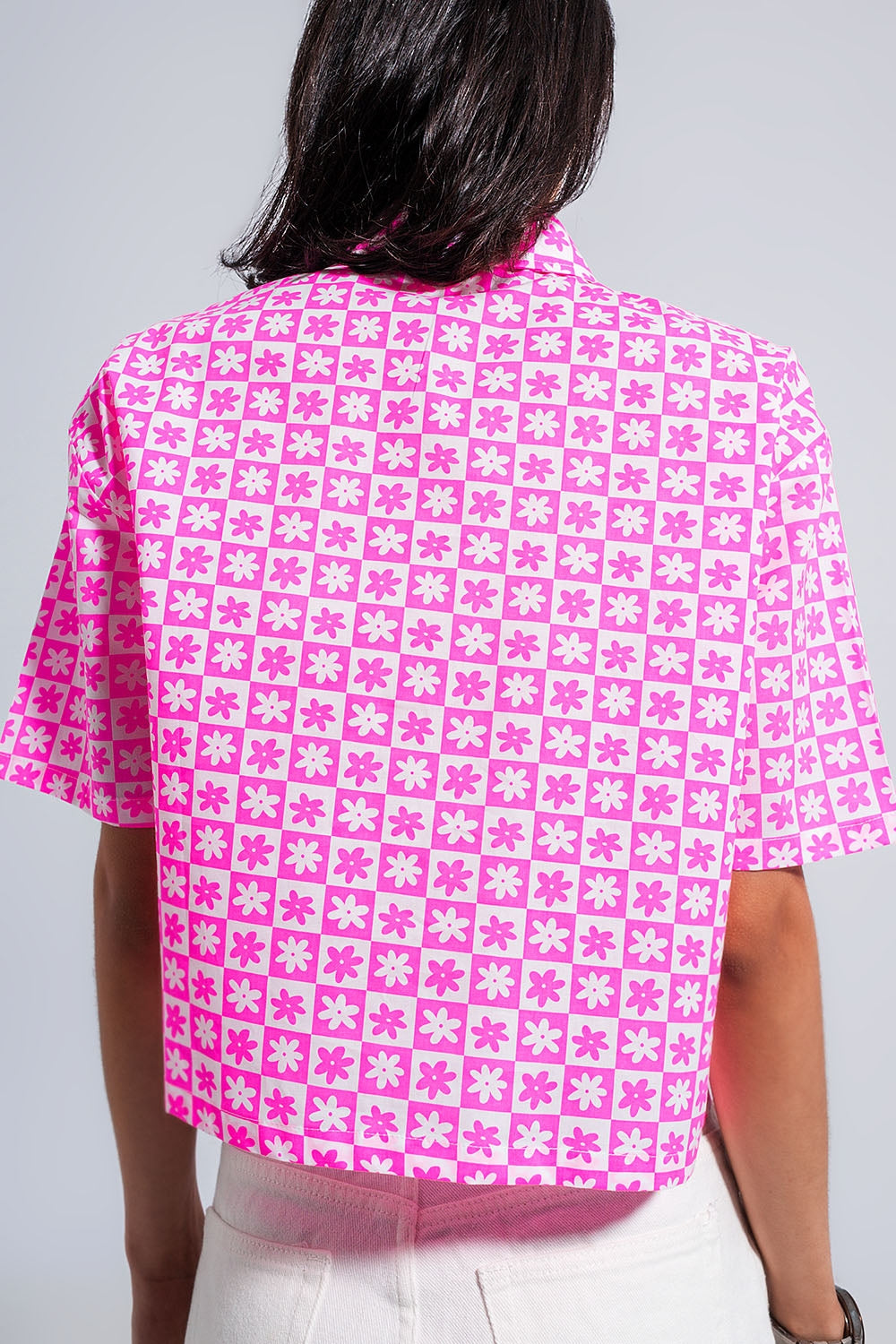 Camisa corta rosa con botones estilo años 90 Q2