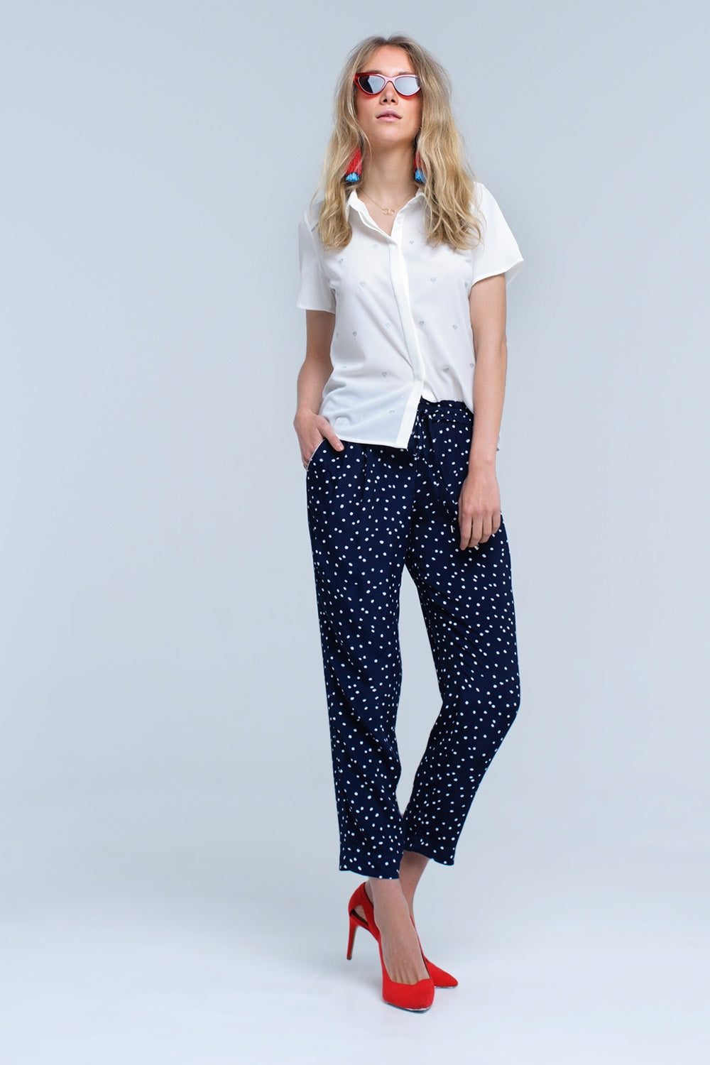 Camisa crema con bordado de corazones Q2