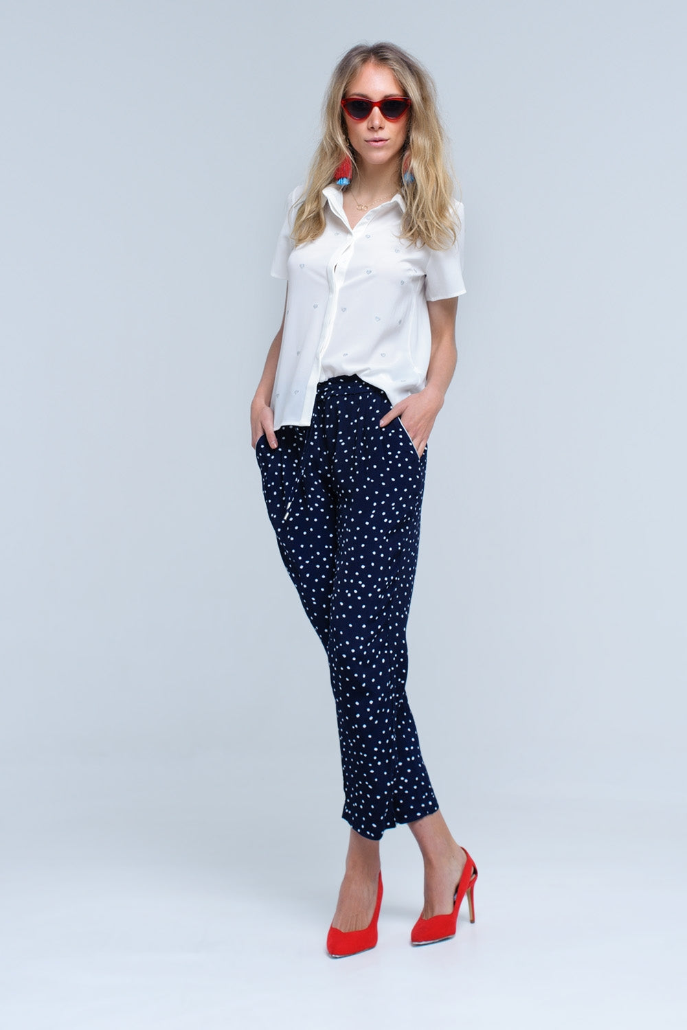 Camisa crema con bordado de corazones Q2