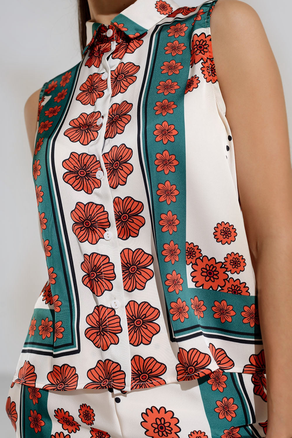 Camisa Crema Sin Mangas Con Diseño Floral Q2