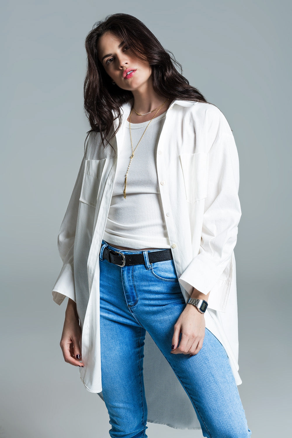 Q2 Camisa de corte boyfriend con manga 3/4 en blanco