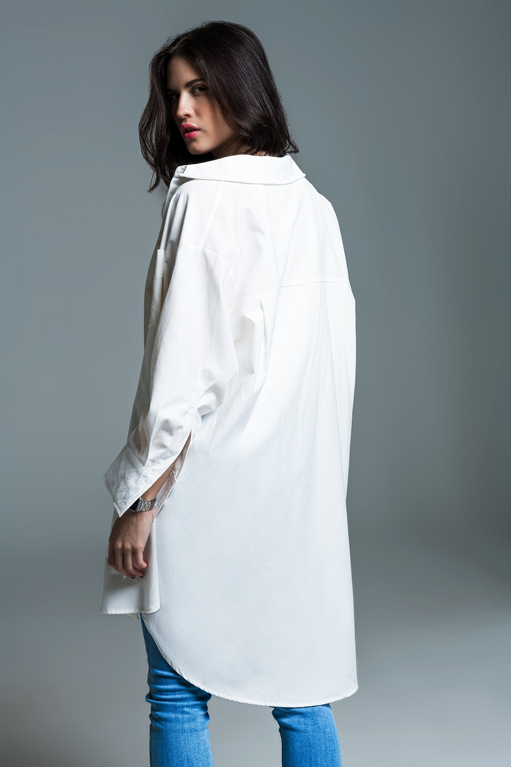 Camisa de corte boyfriend con manga 3/4 en blanco Q2