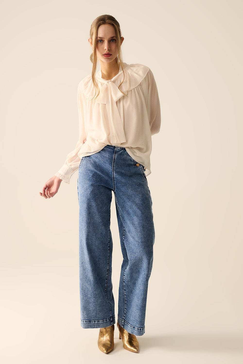 Camisa de gasa beige con detalle de lazo Q2