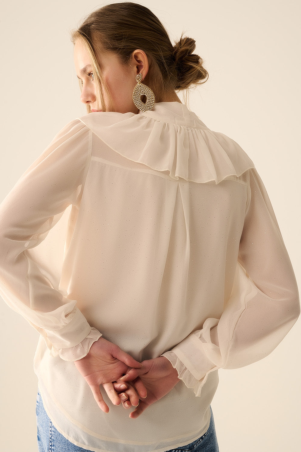 Camisa de gasa beige con detalle de lazo Q2