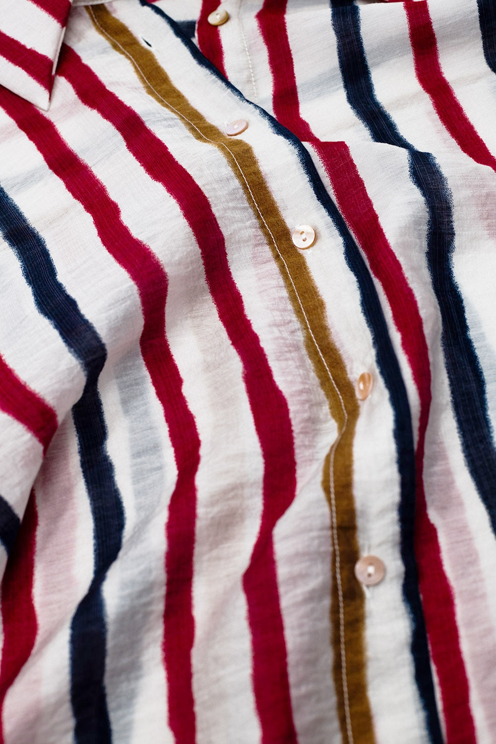 camisa de gasa de manga larga con rayas multicolores rojo y azul marino Q2