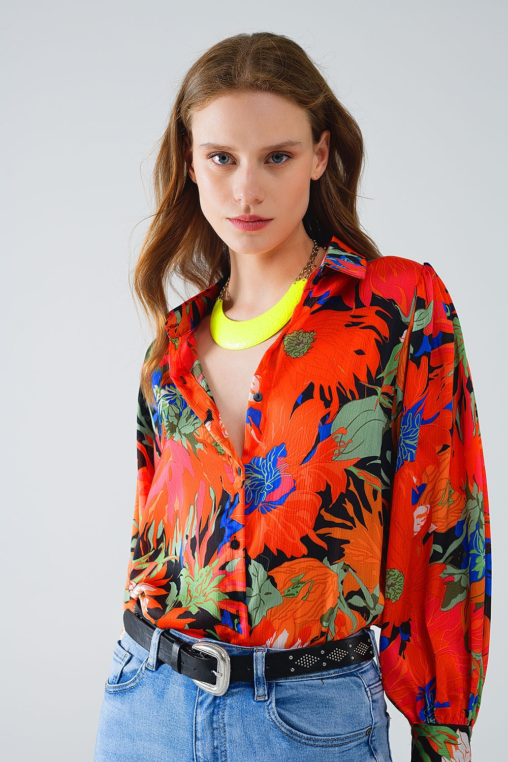 Camisa de gasa Floral con Mangas Globo en Negro Q2