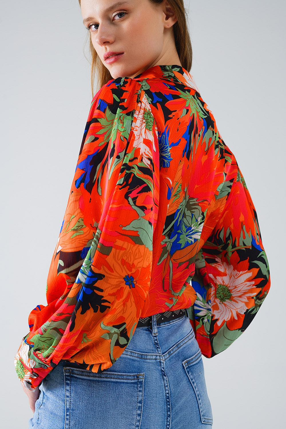 Camisa de gasa Floral con Mangas Globo en Negro Q2