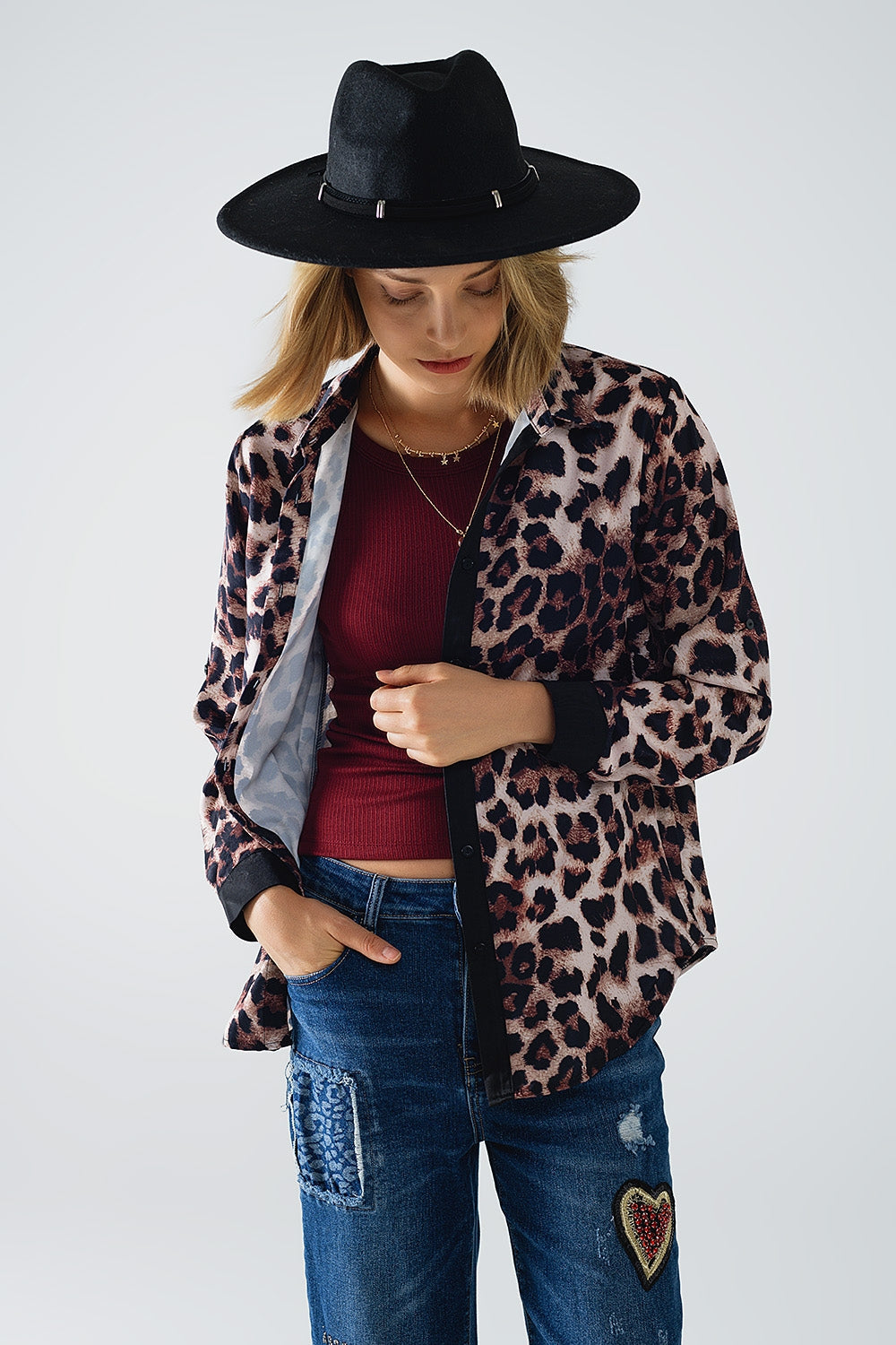 camisa de leopardo con detalle de raso negro Q2