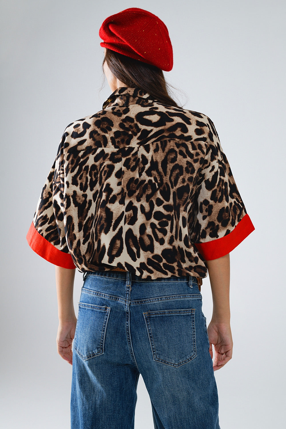 Camisa de leopardo de manga 3/4 con detalles rojos Q2