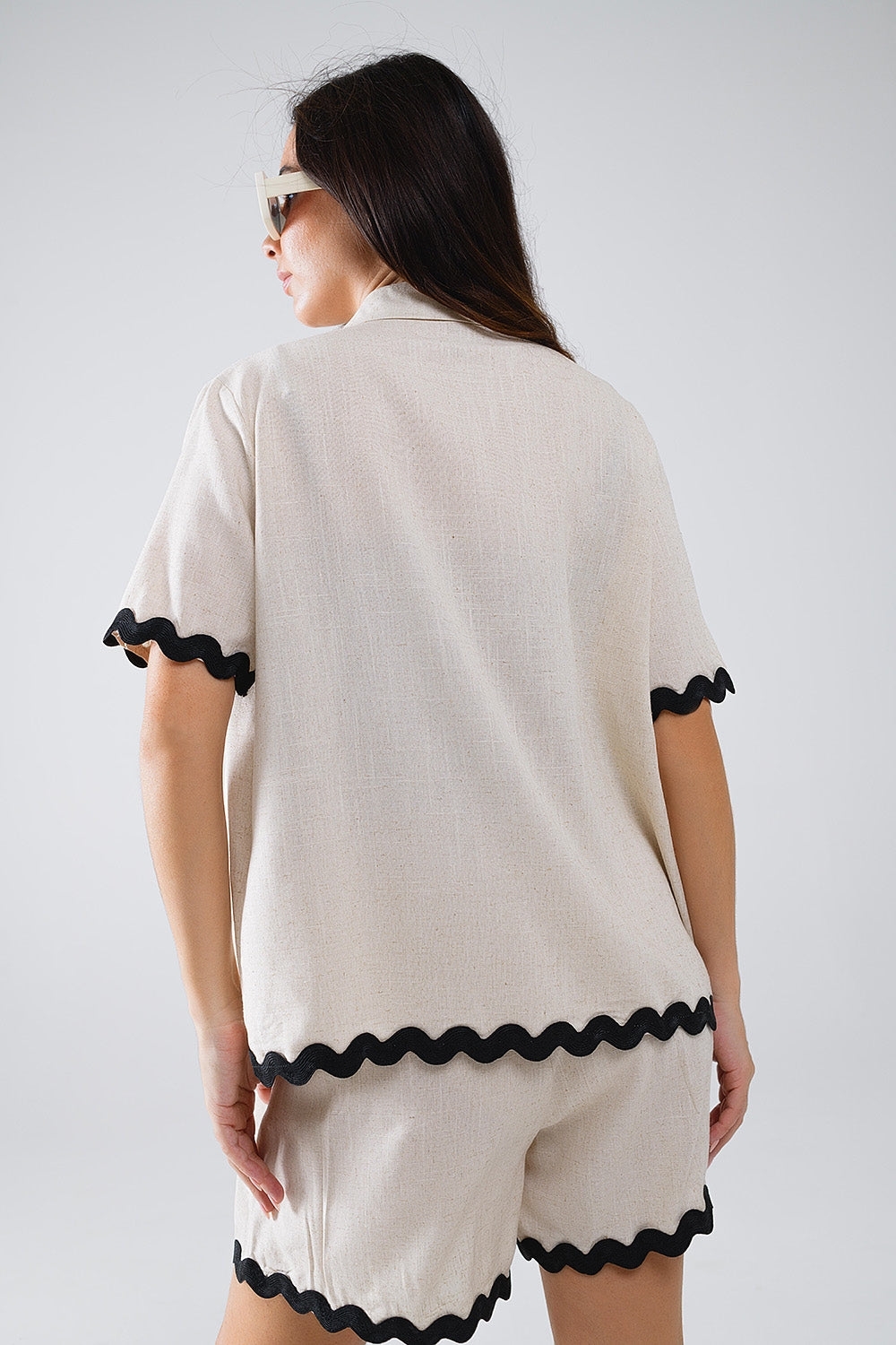 Camisa de Lino con Festón en Contraste Beige Q2