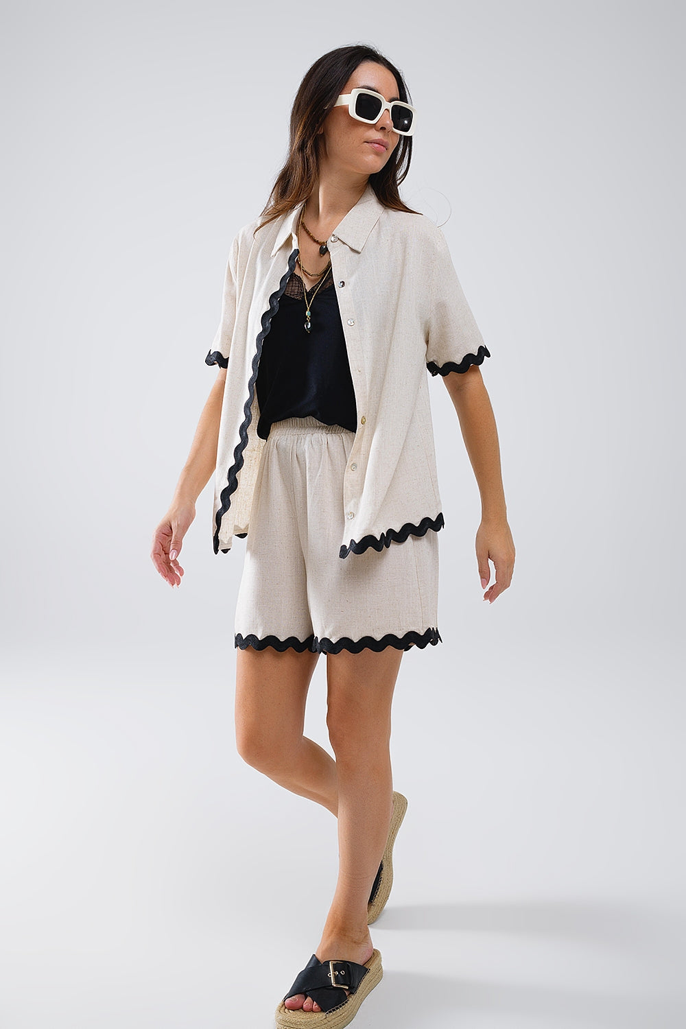 Camisa de Lino con Festón en Contraste Beige Q2
