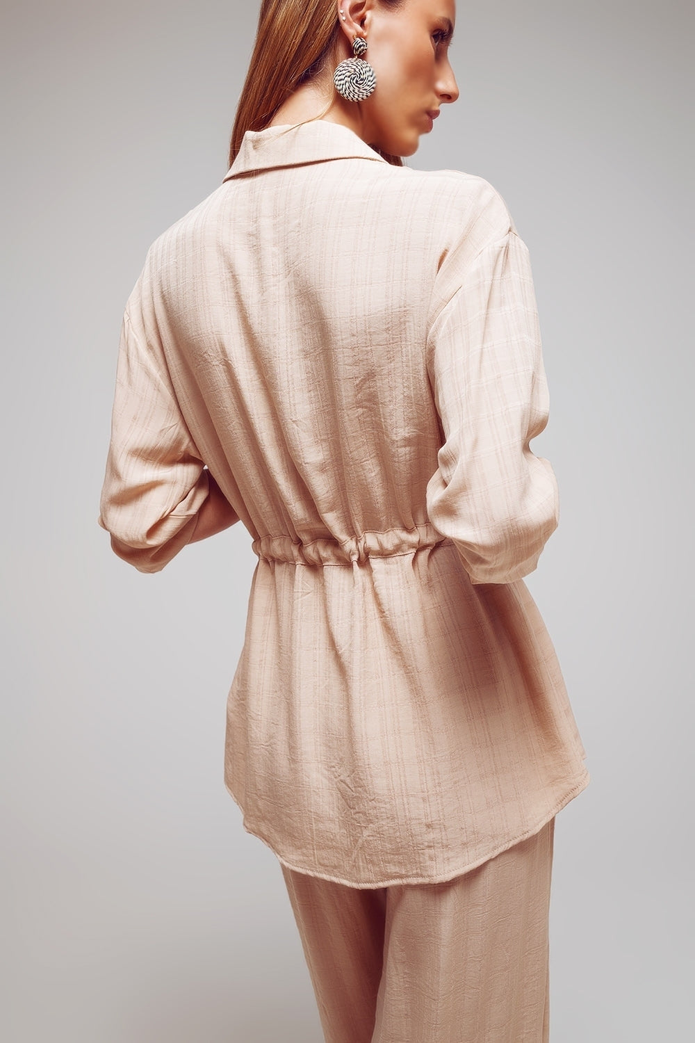 Camisa de manga larga con cintura lazada en beige Q2