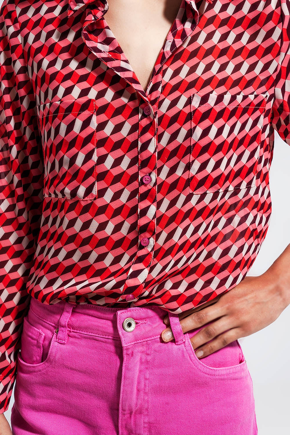 Camisa de manga larga con estampado geométrico y cuello de solapas Q2