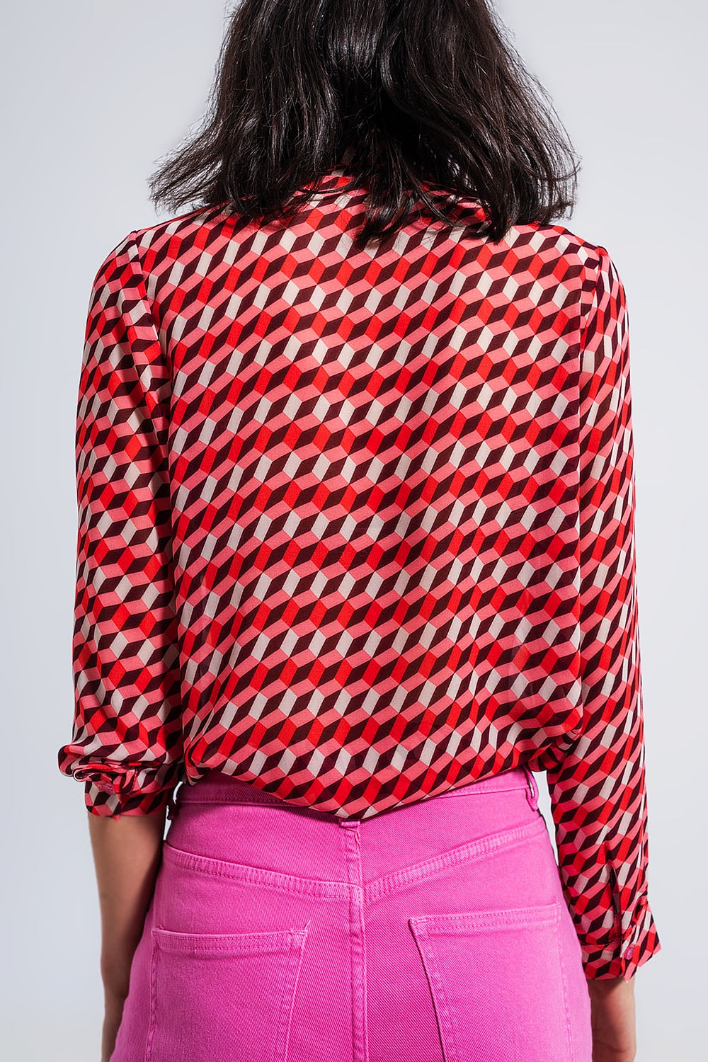 Camisa de manga larga con estampado geométrico y cuello de solapas Q2