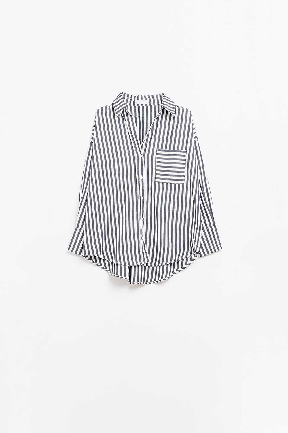 Camisa de popelina con rayas verticales en negro y bolsillo en el pecho Q2