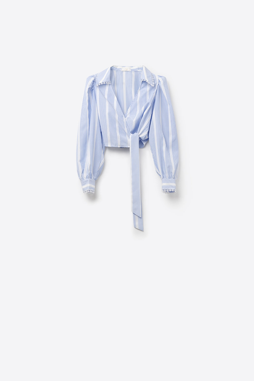 Camisa de rayas azul y blanca con detalles de encaje Q2